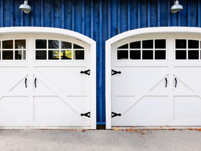 Garage Door Light Blinking: Causes and Easy Solutions 134